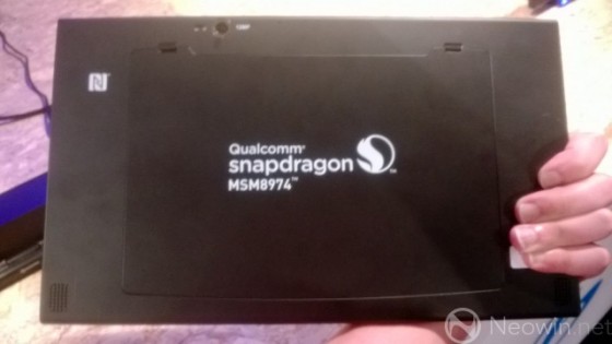 Tablet Qualcoom z procesorem Snapdragon 800 i Windows RT 8.1 tył