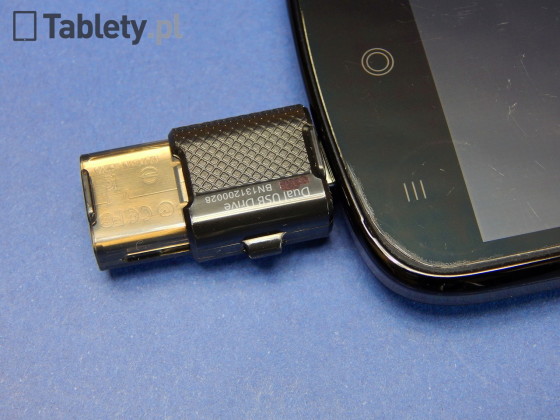 SanDisk Ultra Dual USB Drive 05