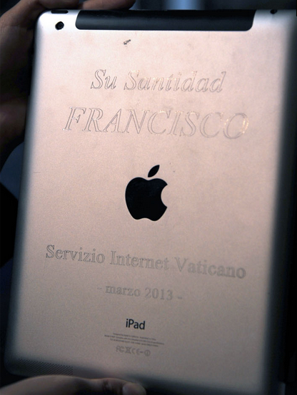 Engraving-on-the-back-of-the-iPad