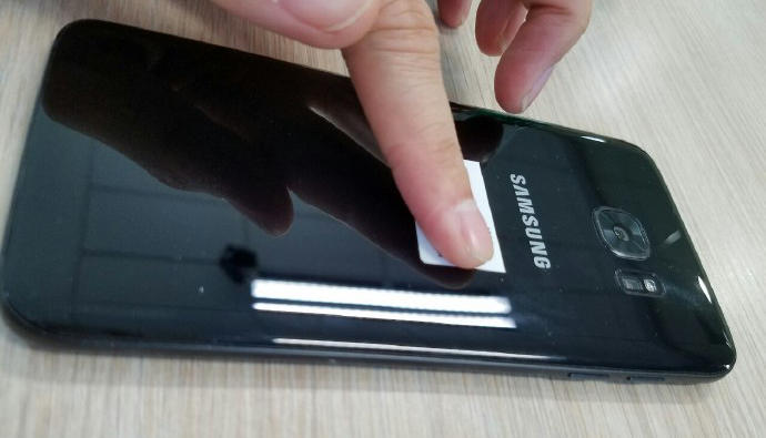 Samsung Galaxy S7 edge glossy black