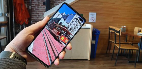 Samsung Galaxy S10 wcięcie w ekranie jak ukryć ustawienia cena opinie specyfikacja techniczna przedsprzedaż gdzie kupić najtaniej w Polsce