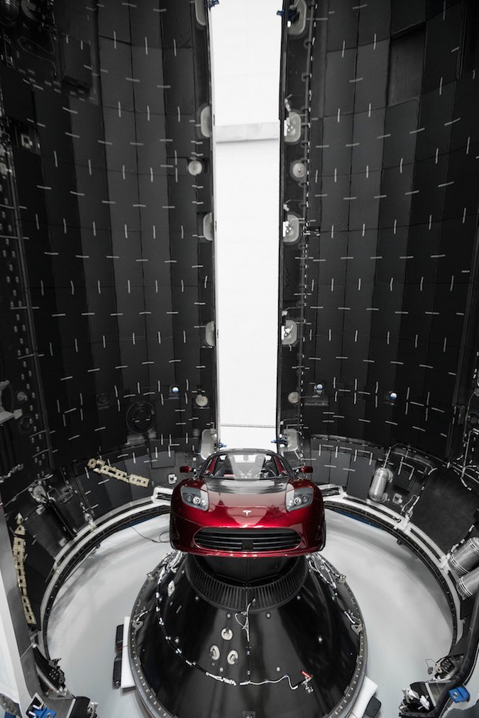 Elon Musk internet satelitarny SpaceX Starlink Tesla kosmos