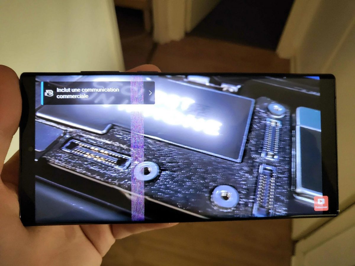 Samsung Galaxy S22 Ultra problemy ekran różowa linia
