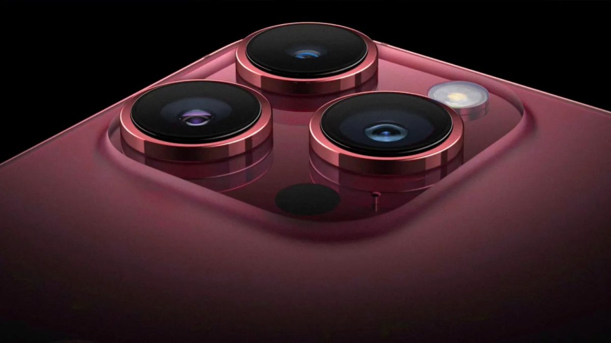 Apple iPhone 15 Pro Max sklepy aparat peryskopowy sukces